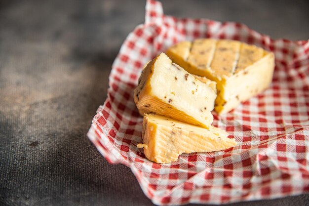 Käse Münster Kreuzkümmel frisch gesund Mahlzeit Lebensmittel Snack Diät auf dem Tisch Kopie Raum Essen