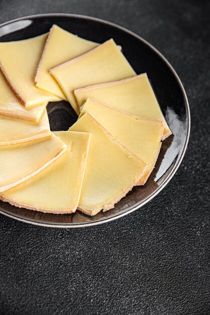 Käse Raclette leckeres Essen Vorspeise Mahlzeit Essen Snack auf dem Tisch Kopieren Raum Essen Hintergrund