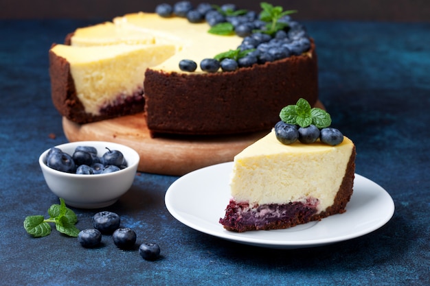 Käsekuchen mit heidelbeeren