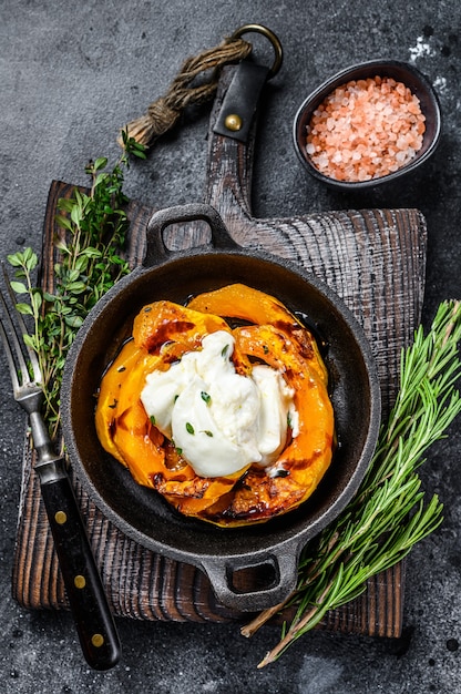 Käsemozzarella und gebackener Kürbissalat