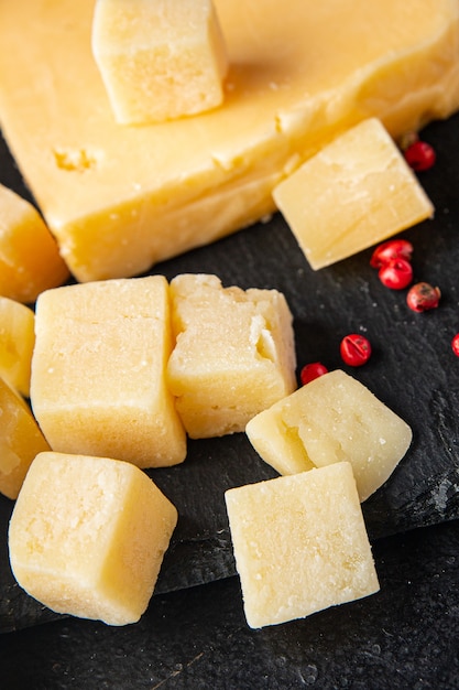 Käseplatte verschiedene Käsesorten Aperitif Antipasto Brie Camembert Cheddar Parmesan und andere