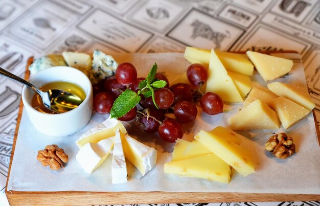 Käseplatte Wein Käse Honig Snack für Wein