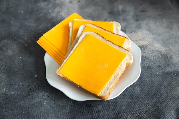 Käsesandwich Cheddar oder Mimolette-Käse frische gesunde Mahlzeit Lebensmittel Snack Diät auf dem Tisch