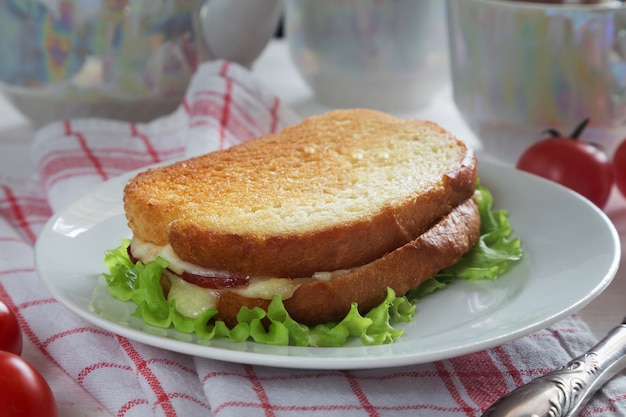 Käsesandwich mit Kopfsalat