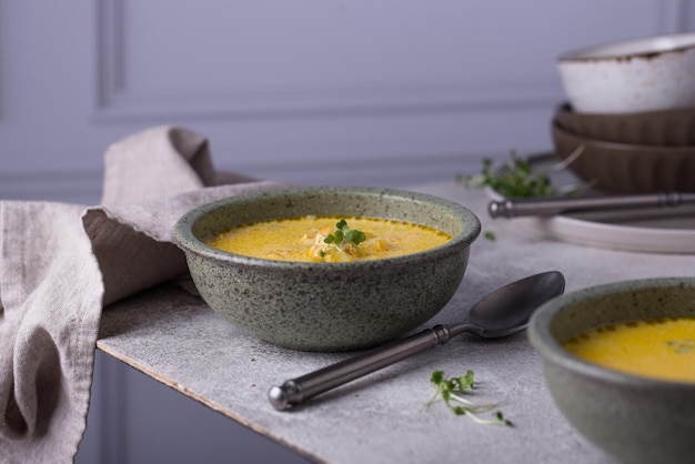 Käsesuppe-Cheeseburger mit Hackfleisch