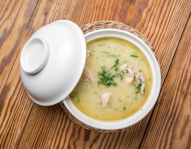 Käsesuppe mit Huhn und Gemüse