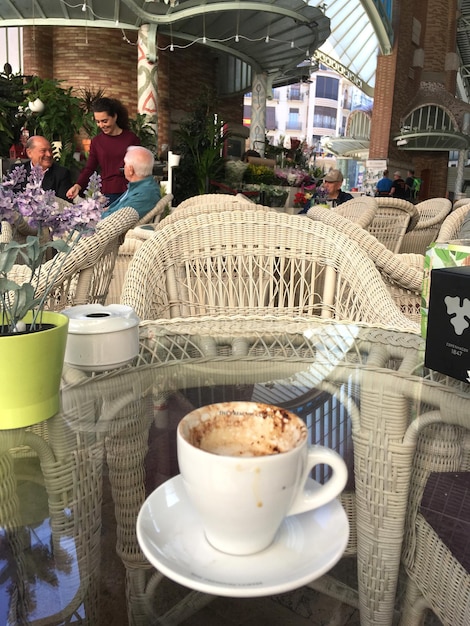 Kaffee auf dem Tisch im Café