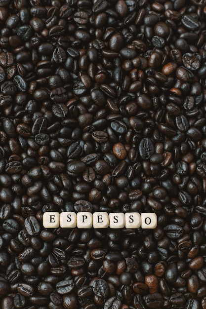Kaffee geröstet und Text Holzwürfel