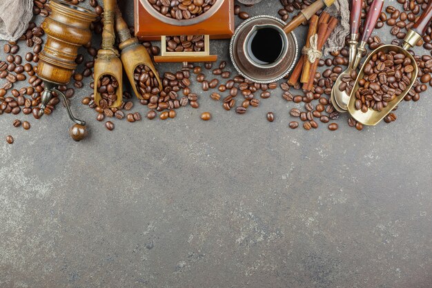 Foto kaffee in einer tasse auf einem alten hintergrund