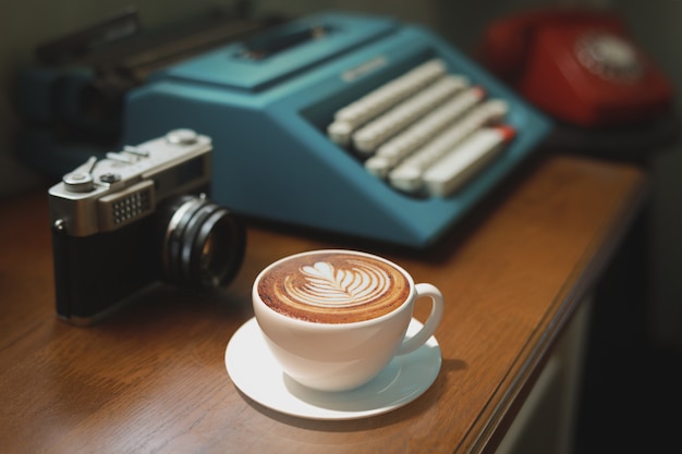 Foto kaffee latte kunst im café