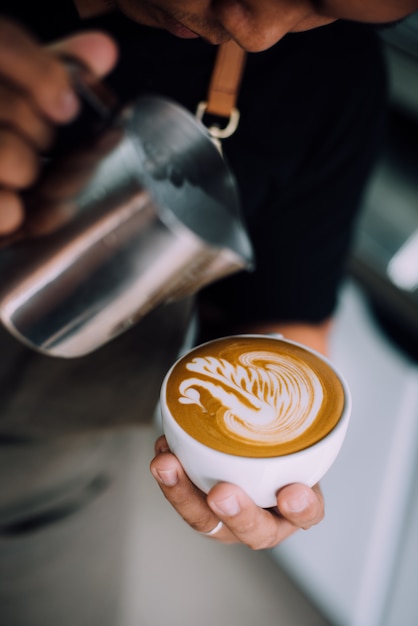 Foto kaffee latte kunst von barista