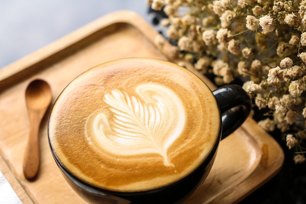 Kaffee Latte Milch Creme Blume Holzlöffel Kaffeebohne Hintergrund