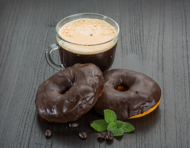 Kaffee mit Donuts