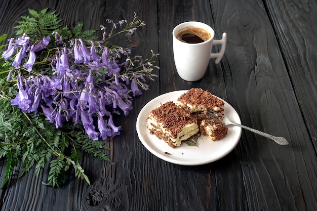 Kaffee mit Kuchennahaufnahme