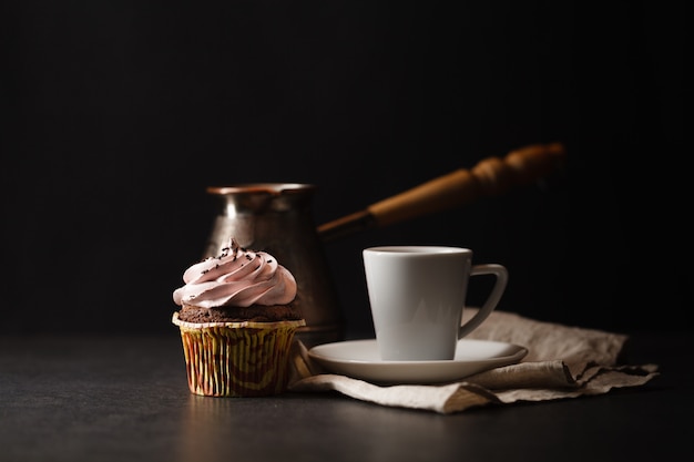 Kaffee mit Süßigkeiten