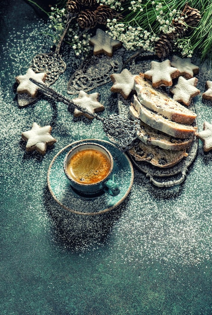 Kaffee traditionelle Weihnachtsstollen Kekse Vintage