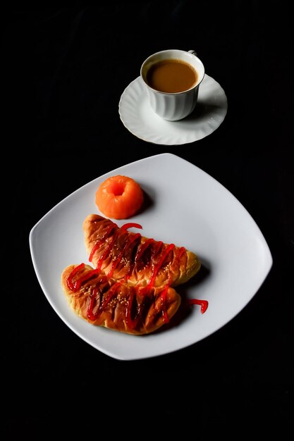 Kaffee und Brot zum Frühstück oder Nachmittagsjause