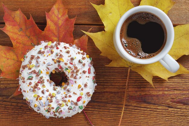 Kaffee und Donuts