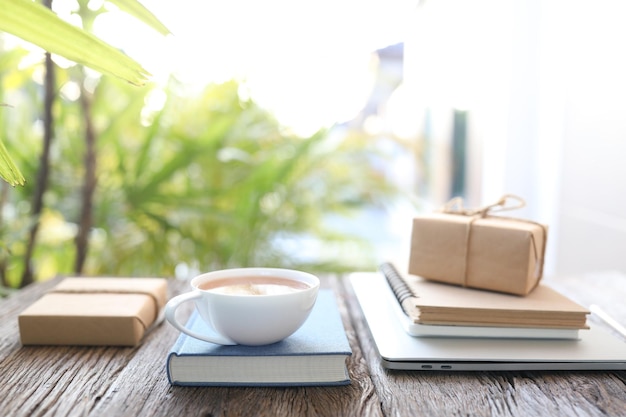 Kaffee- und Geschenkbox und Notizbücher