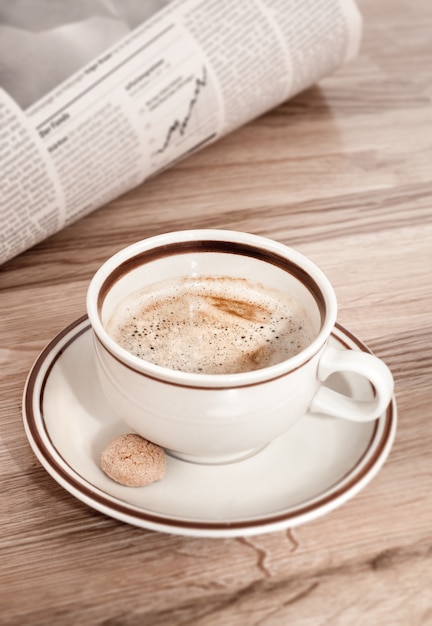 Kaffee und Morgenzeitung