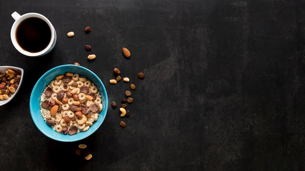 Kaffee und Müsli im Kopierraum