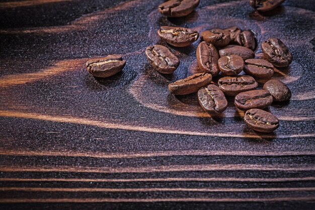 Kaffeebohnen auf Vintage Holz