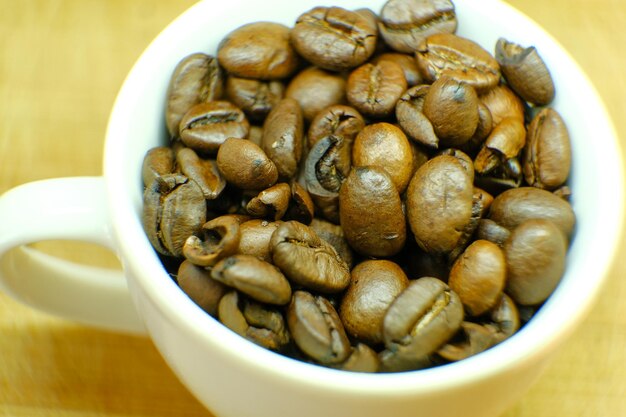 Kaffeebohnen Nahaufnahme geröstete Kaffeebohnen Makro