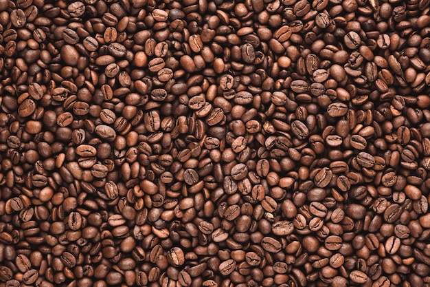 Foto kaffeebohnen textur oder kaffeebohnen hintergrund. braun geröstete kaffeebohnen. nahaufnahme von kaffeebohnen. viele kaffeebohnen. kaffeebohnen können als hintergrund verwendet werden. frisch geröstete kaffeebohnen.