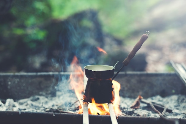 Kaffeekochen auf dem Feuer