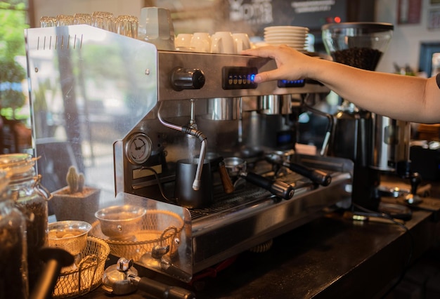 Kaffeemaschine Siebträger mit Kaffee Nützlich als Hintergrund für Barista Bar Café