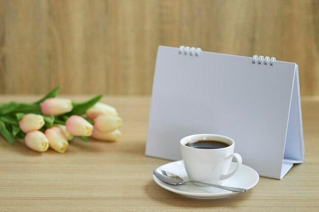 Foto kaffeetasse auf dem tisch