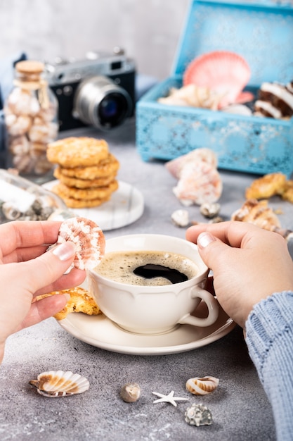 Kaffeetasse mit Keksen