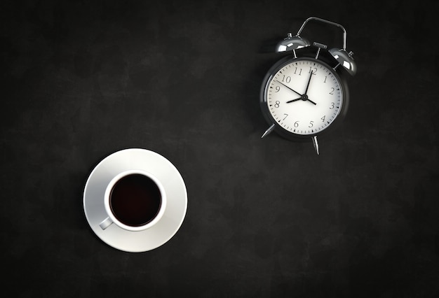 Kaffeetasse mit Wecker auf schwarzem Hintergrund