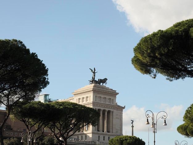 Kaiserforen fori imperiali Rom Gebäude auf Gehweg