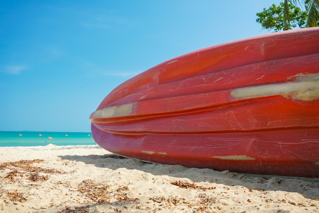 Kajakboot auf Strandsand