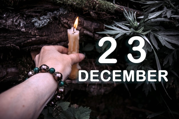 Kalenderdatum auf dem Hintergrund eines esoterischen spirituellen Rituals Der 23. Dezember ist der dreiundzwanzigste Tag des Monats