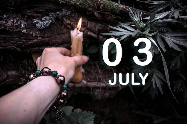 Kalenderdatum auf dem Hintergrund eines esoterischen spirituellen Rituals Der 3. Juli ist der dritte Tag des Monats