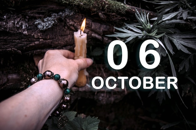 Kalenderdatum auf dem Hintergrund eines esoterischen spirituellen Rituals Der 6. Oktober ist der sechste Tag des Monats