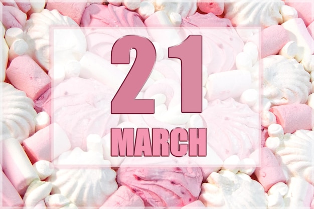 Kalenderdatum auf dem Hintergrund von weißen und rosa Marshmallows Der 21. März ist der einundzwanzigste Tag des Monats