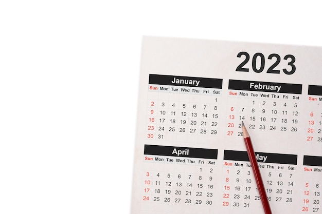 Kalenderjahr 2023 Zeitplan mit leerer Notiz für Aufgabenliste auf Papierhintergrund Flach mit Kalenderstift auf Kalender 2022 Nahaufnahme eines Bleistifts auf der Seite eines Kalenders 2023