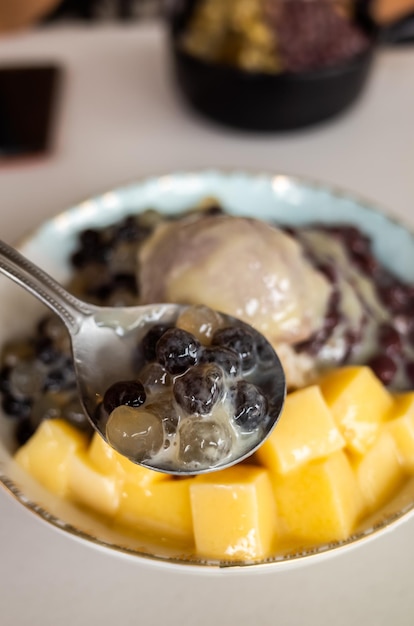 Kalt geschabtes Eis mit buntem Dessert, berühmte taiwanesische Snacks