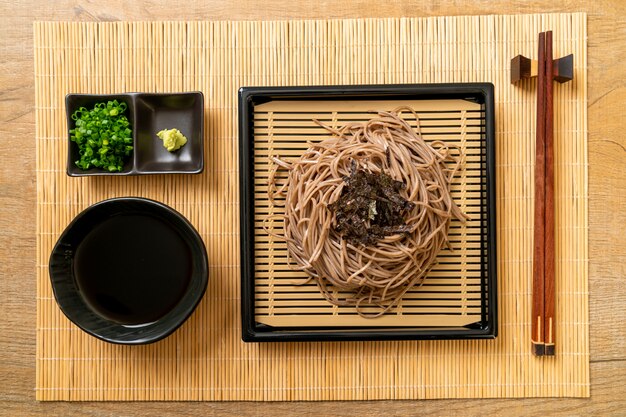 kalte Buchweizen-Soba-Nudeln oder Zaru-Ramen