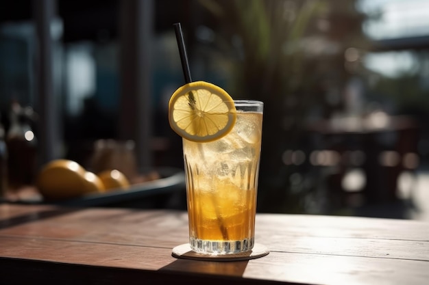 Kalte Limonade im Glas auf dem generativen ai des Cafés im Freien