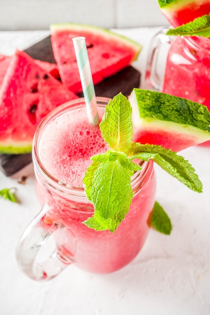 Kalter Sommerwassermelone Smoothie