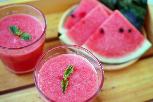 Kalter und frischer Wassermelonen-Smoothie