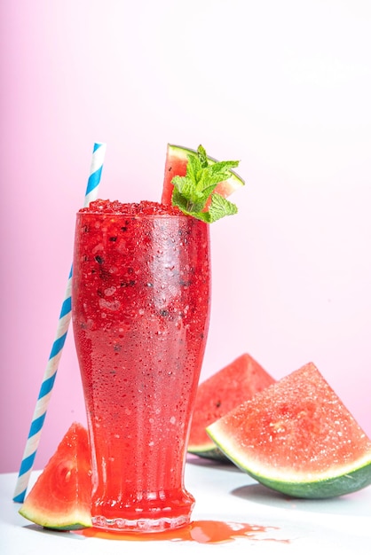 Kaltes Wassermelonen-Slushie-Getränk