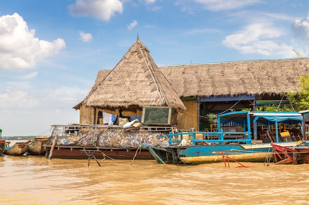 Kambodscha Chong Khneas schwimmendes Dorf in der Nähe von Siem Reap