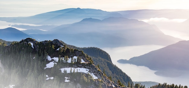 Foto kanadische bergluftlandschaft, naturhintergrundpanorama