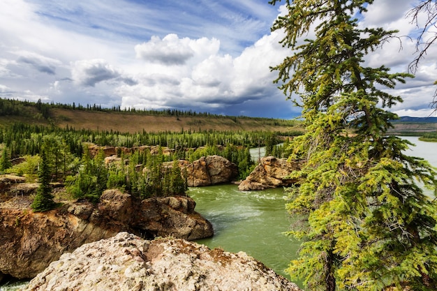 Kanadische Landschaften des Klondike