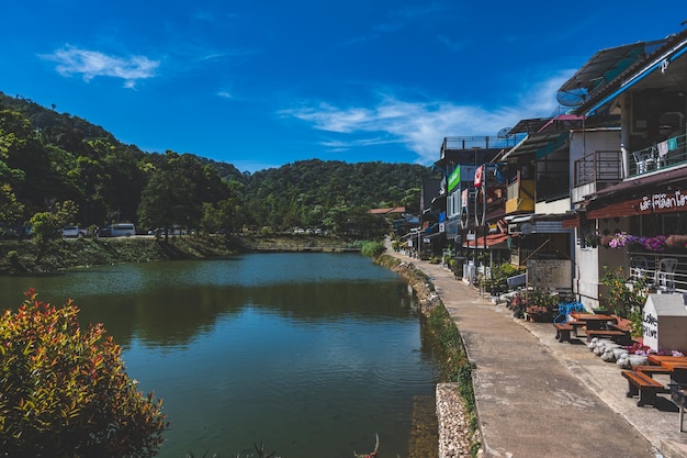 Foto kanchanaburithailand 19122022 etong village pilok mine befindet sich im bezirk thong pha phum kanchanaburi angrenzend an die thai-burma grenze